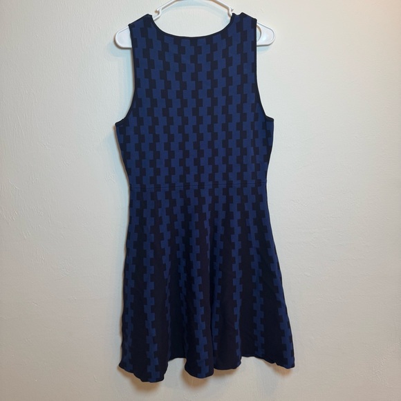 Women’s Ann Taylor Navy & Cobalt GeometricSleeveless Fit & Flare Dress, Large - Picture 6 of 6